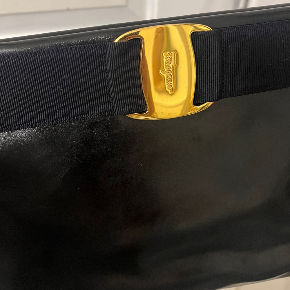 Salvatore Ferragamo Vala Leather Clutch Crossbody Bag Vara Bow Gold Buckle Purse - Picture 4 of 16
